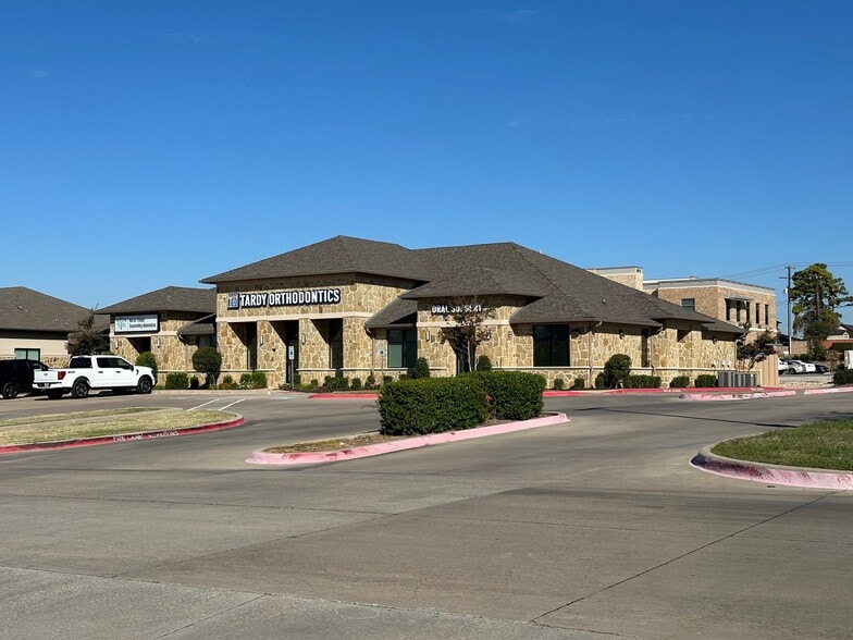 Primary Photo Of 8805 N Tarrant Pky, North Richland Hills Medical For Sale