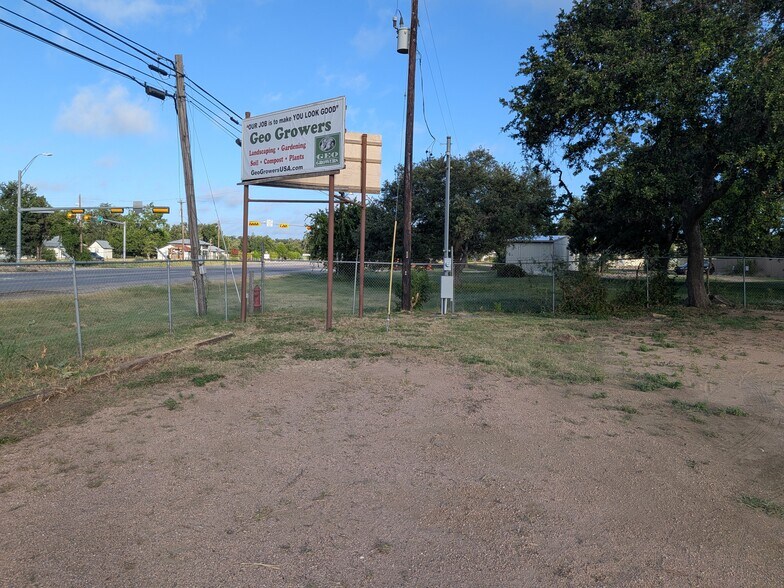 More Photos Of 2110 W Hwy 290, Dripping Springs General Retail For Lease