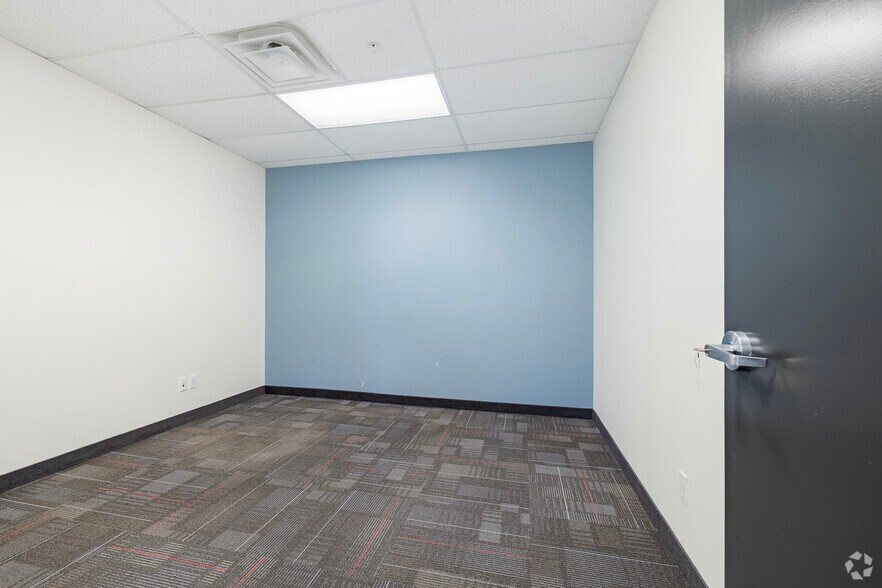 More Photos Of 255 Boul Crémazie E, Montréal Office For Lease