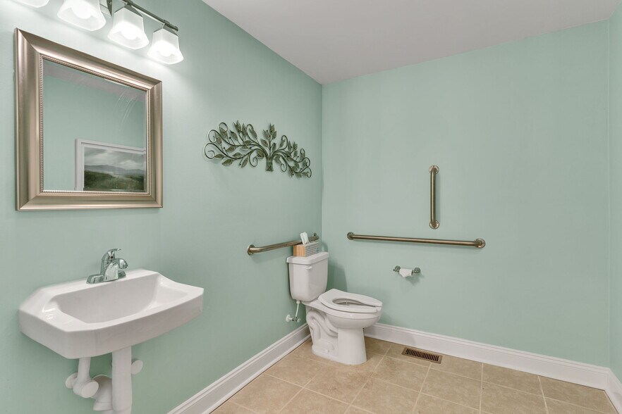More Photos Of 9279 Kings Hwy, King George Loft Creative Space For Sale