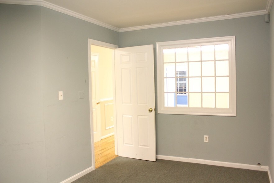 More Photos Of 11303-11327 Amherst Ave, Wheaton Office Residential For Lease