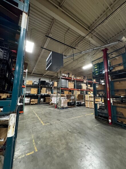 More Photos Of 15135 Hamilton Ave, Highland Park Warehouse For Lease