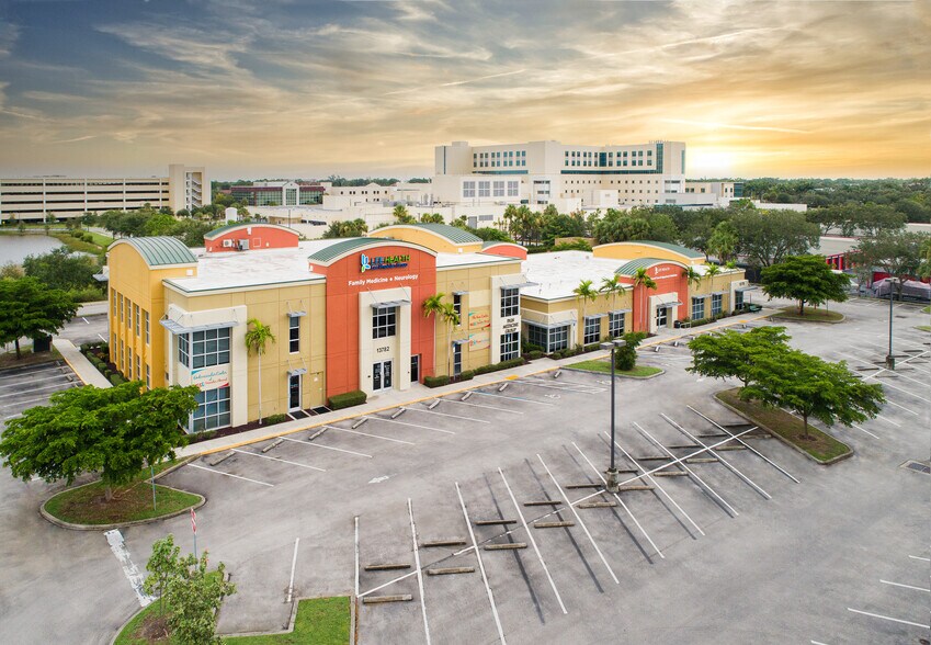 More Photos Of 13782 Plantation Rd, Fort Myers Medical For Lease