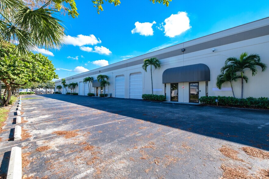 More Photos Of 3685-3699 NW 15th St, Lauderhill Unknown For Lease