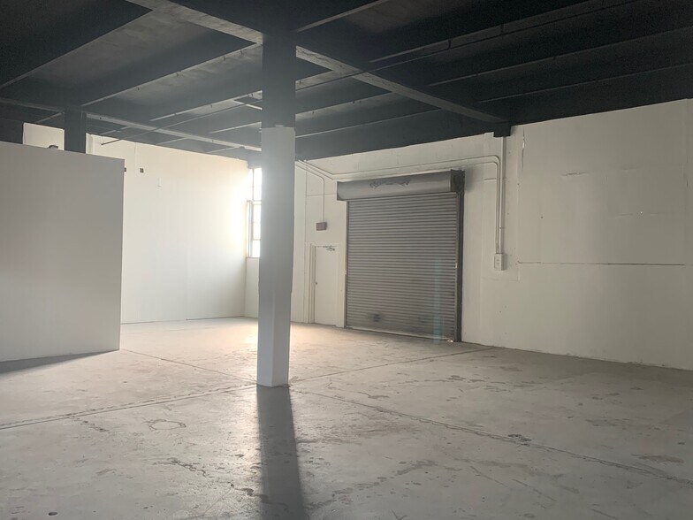 More Photos Of 860 W 44th St, Norfolk Warehouse For Lease