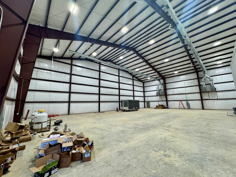 More Photos Of 5700 Eastside Parkway Dr, Gas City Light Distribution For Lease