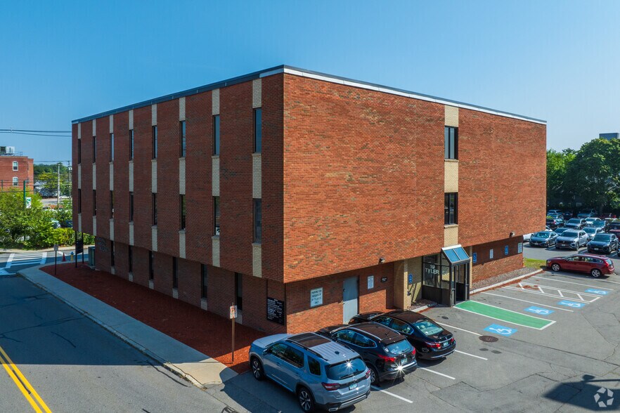 More Photos Of 19 Tyler St, Nashua Medical For Sale