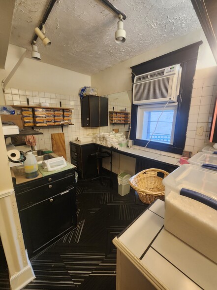 More Photos Of 10 S Crenshaw Ave, Richmond Freestanding For Lease