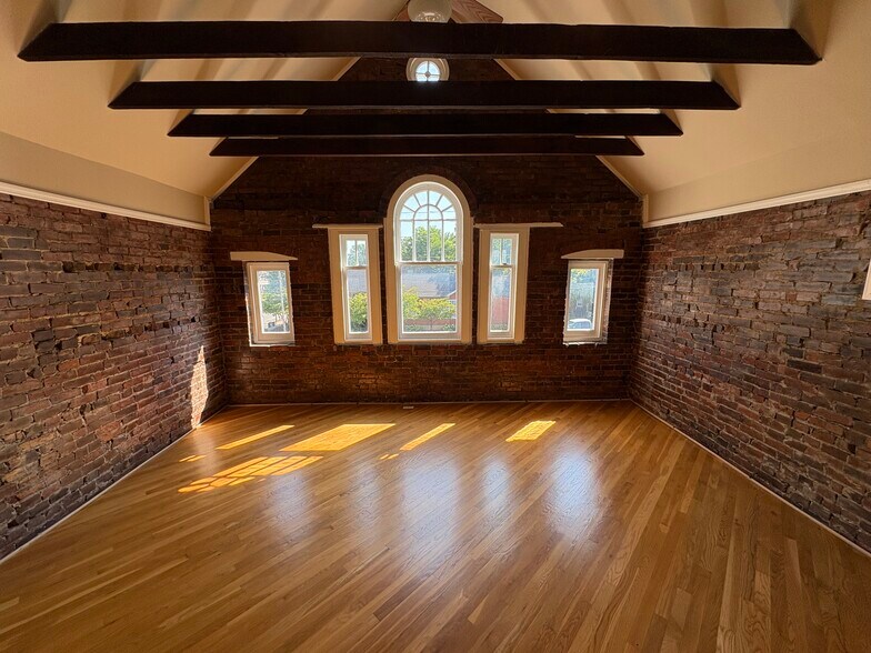More Photos Of 143 4th Ave N, Franklin Loft Creative Space For Lease