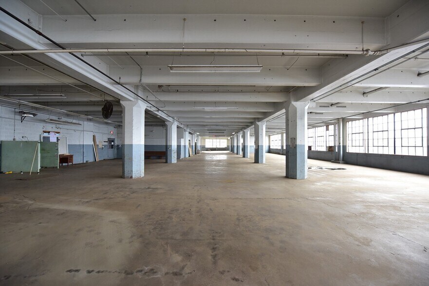 More Photos Of 711 Johnston St, Akron Warehouse For Sale