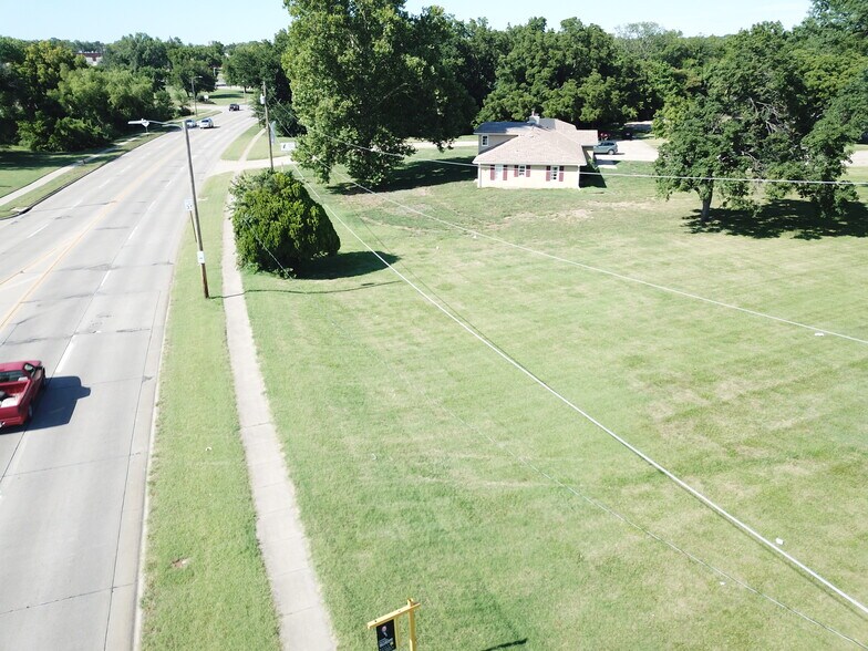 More Photos Of 100 SE 29th St, Topeka Land For Lease