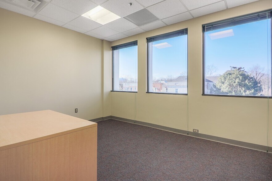 More Photos Of 2009 Summer St, Stamford Medical For Lease