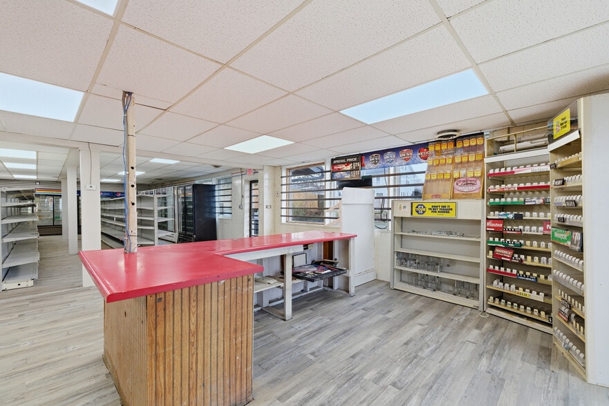 More Photos Of 233 Lexington Ave, Mansfield Convenience Store For Sale