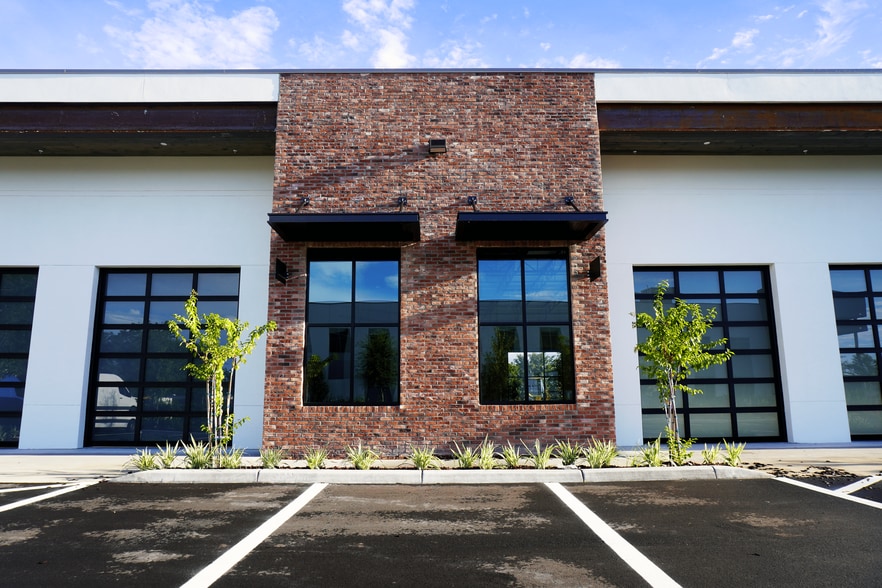 More Photos Of 775 Garden Commerce Pky, Winter Garden Research And Development For Lease