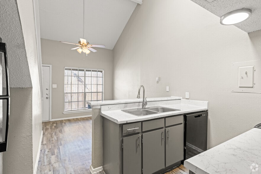 More Photos Of 711 Grand Ct, Arlington Apartments For Sale