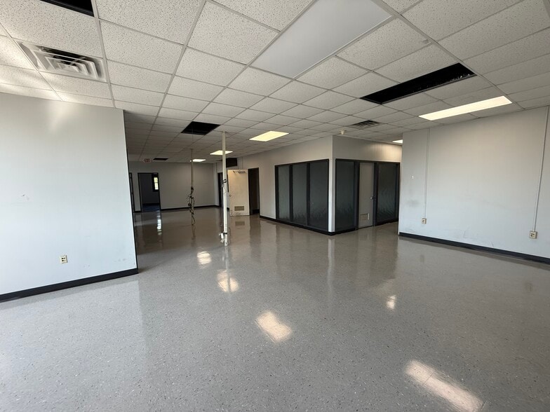 More Photos Of 3404 Clifford Ln, Jacksonville Truck Terminal For Lease