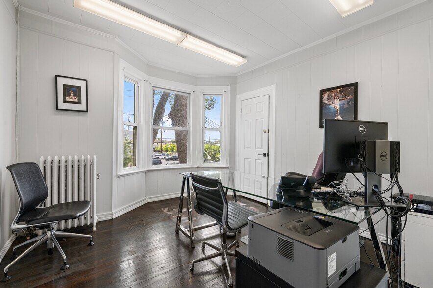 More Photos Of 154 Franklin Pl, Woodmere Office For Lease
