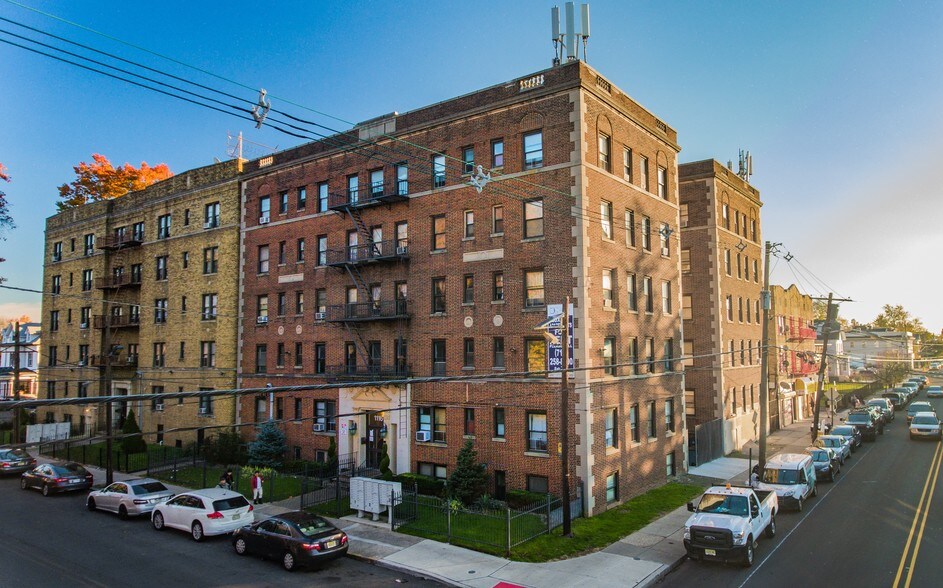 Primary Photo Of 1116-1120 Anna St, Elizabeth Apartments For Sale
