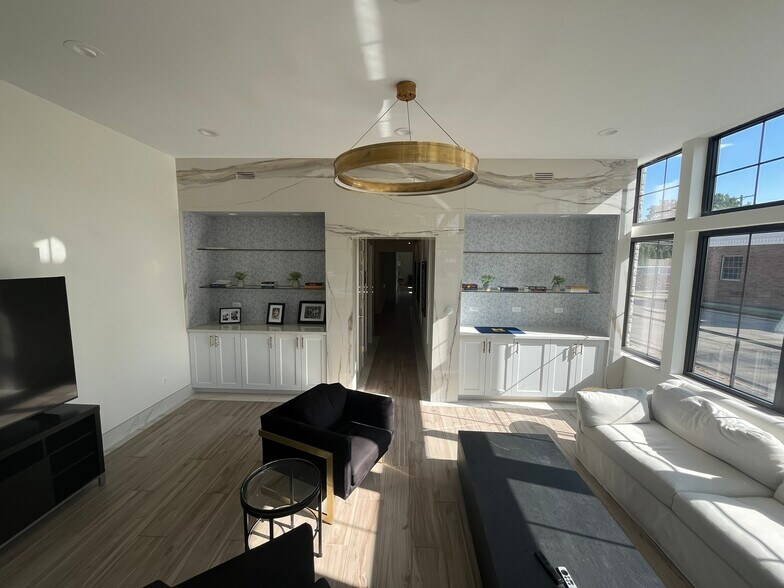 More Photos Of 18450 Mack Ave, Grosse Pointe Freestanding For Lease