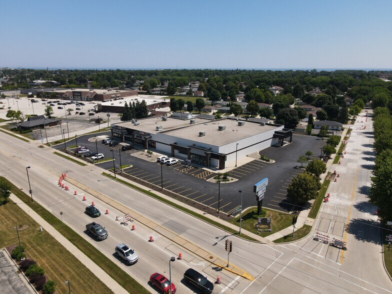 More Photos Of 2811-2827 S Business Dr, Sheboygan General Retail For Lease