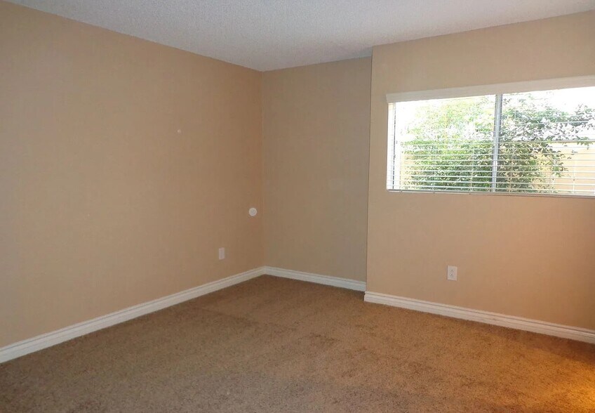 More Photos Of 4435 Estrella Ave, San Diego Apartments For Sale