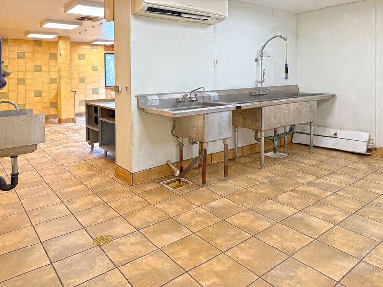 More Photos Of 2509 Hearst Ave, Berkeley Restaurant For Lease