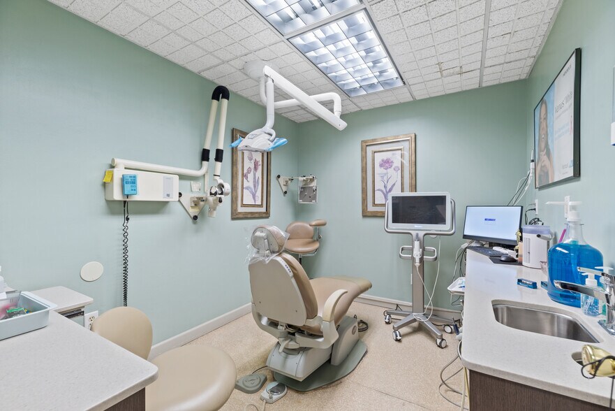 More Photos Of 9 Leonardville Rd, Middletown Medical For Lease