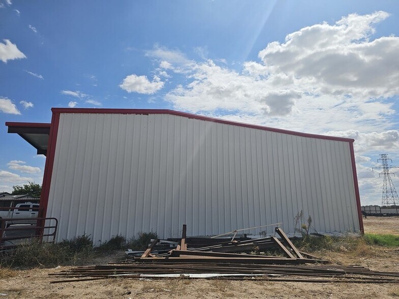 More Photos Of 11010 W Joan Dr, Odessa Warehouse For Sale