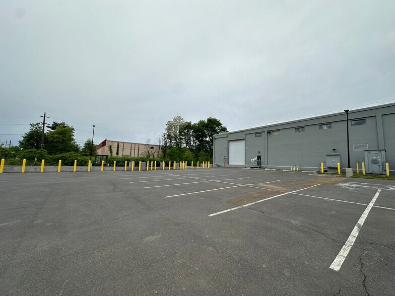 More Photos Of 250 Canal Rd, Fairless Hills Warehouse For Lease