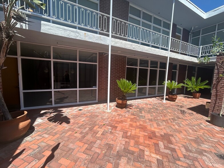 More Photos Of 8906 W Olympic Blvd, Beverly Hills Office For Lease