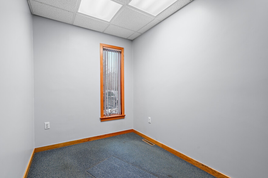 More Photos Of 323 Boston Post Rd, Sudbury Office For Lease