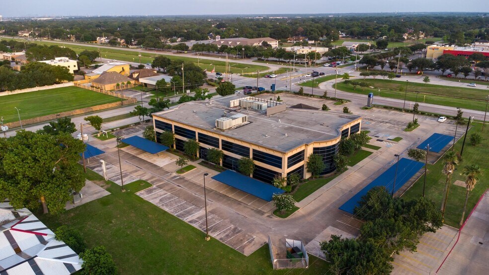 More Photos Of 6243 Fairmont Pky, Pasadena Medical For Lease