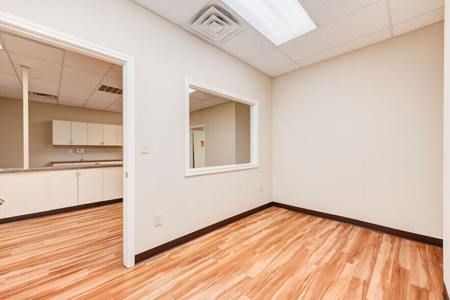 More Photos Of 5820 66th St, Lubbock Storefront Retail Office For Sale