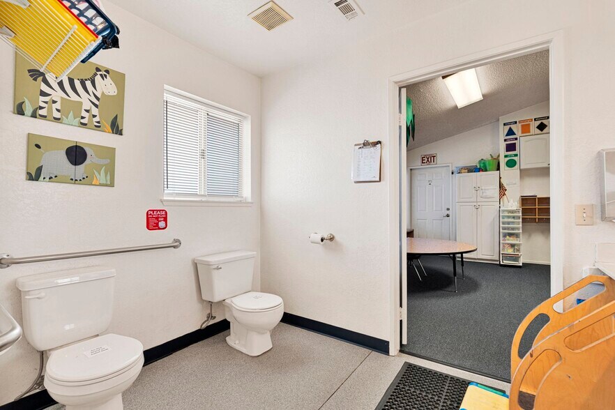 More Photos Of 12883 Amethyst Rd, Victorville Daycare Center For Sale