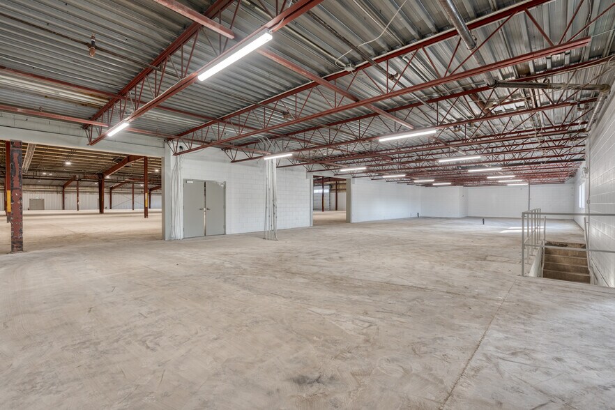 More Photos Of 6050 Don Murie St, Niagara Falls Warehouse For Lease