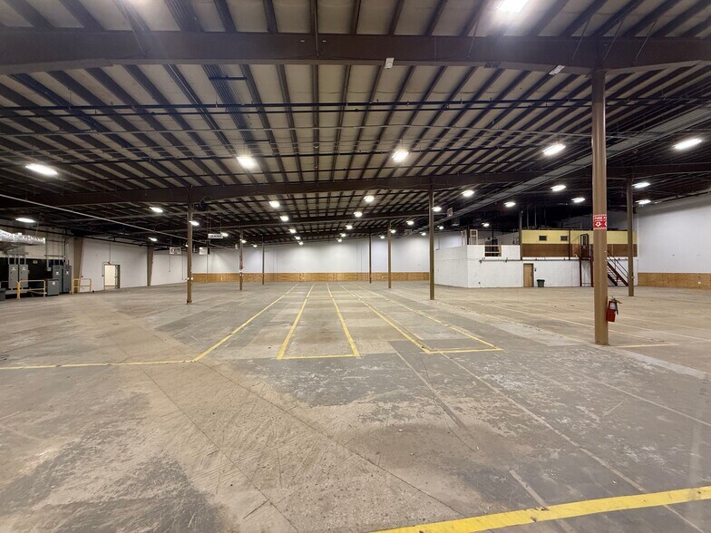 More Photos Of 1 Progress Dr, Dover Light Distribution For Lease