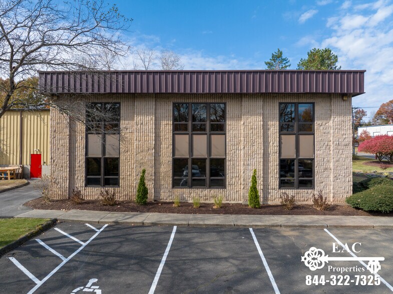 More Photos Of 22 Commerce Rd, Newtown Light Manufacturing For Lease