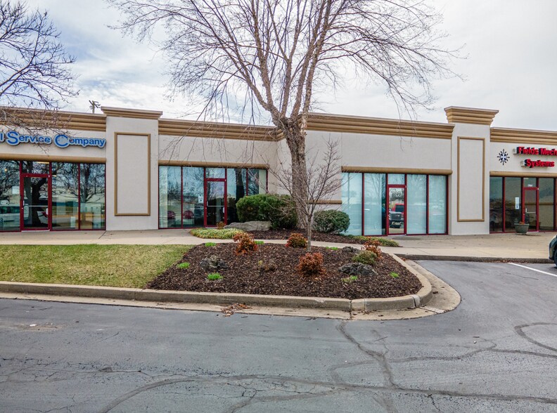 More Photos Of 1968 E Chestnut Expy, Springfield Office For Lease