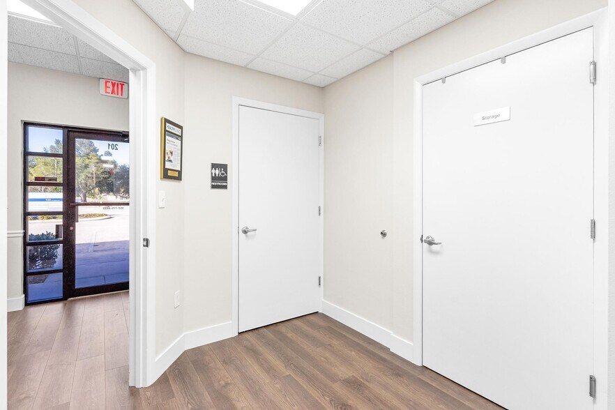 More Photos Of 920 ROLLING ACRES Rd, Lady Lake Medical For Sale