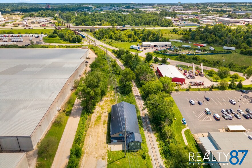 More Photos Of 4301 6th St SW, Cedar Rapids General Retail For Sale