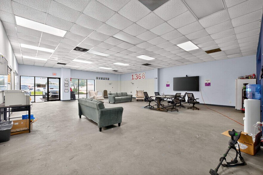 More Photos Of 3500 N Palafox St, Pensacola Showroom For Sale