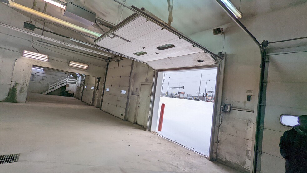 More Photos Of 295-297 37th St NE, Rochester Auto Repair For Lease