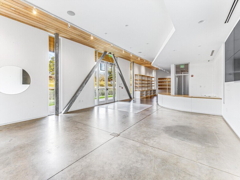 More Photos Of 76 Jupiter Rd, Weaverville Manufacturing For Lease