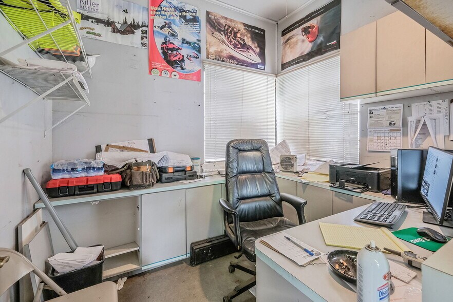 More Photos Of 340 Marconi Blvd, Copiague Warehouse For Sale