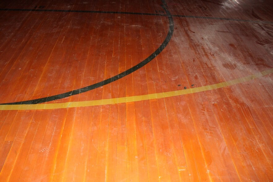 More Photos Of 1871 Elm, Waynoka Sports And Entertainment For Sale