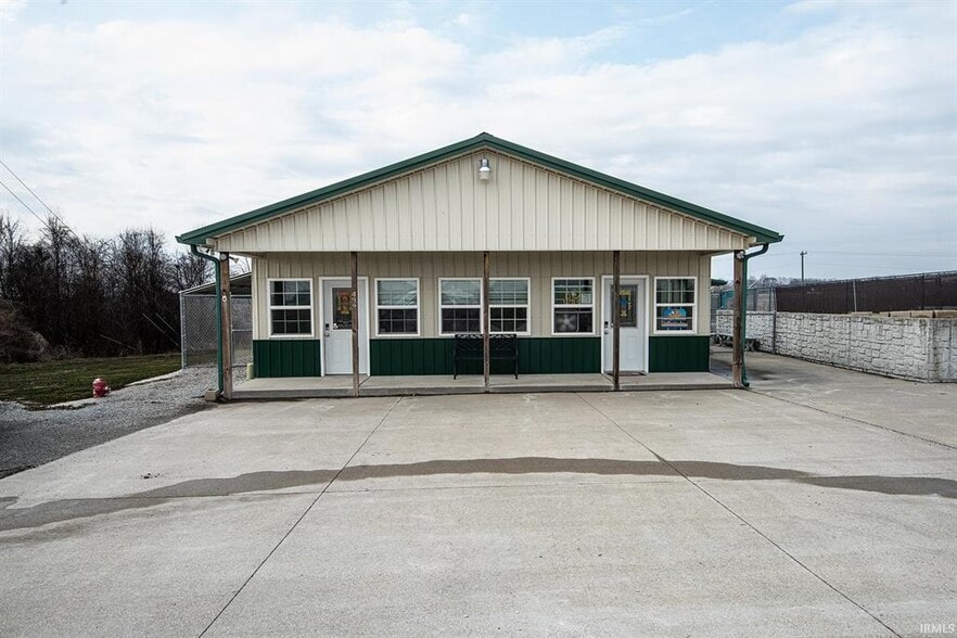 Primary Photo Of 433 S Hickory Corner Rd, Vincennes Veterinarian Kennel For Sale