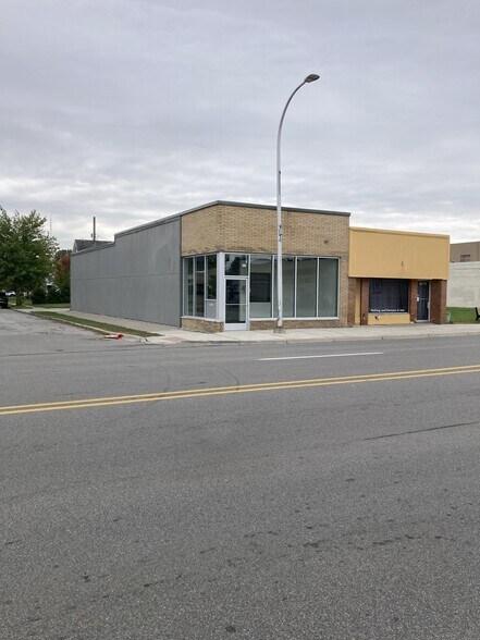 Primary Photo Of 4105 12 Mile Rd, Berkley Storefront For Sale