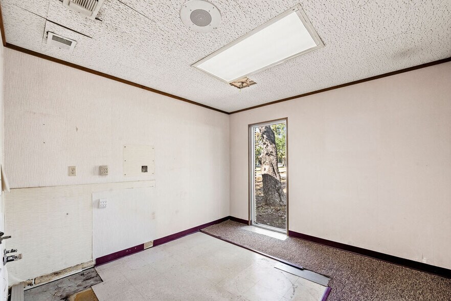 More Photos Of 715 W Hopkins St, San Marcos Daycare Center For Sale