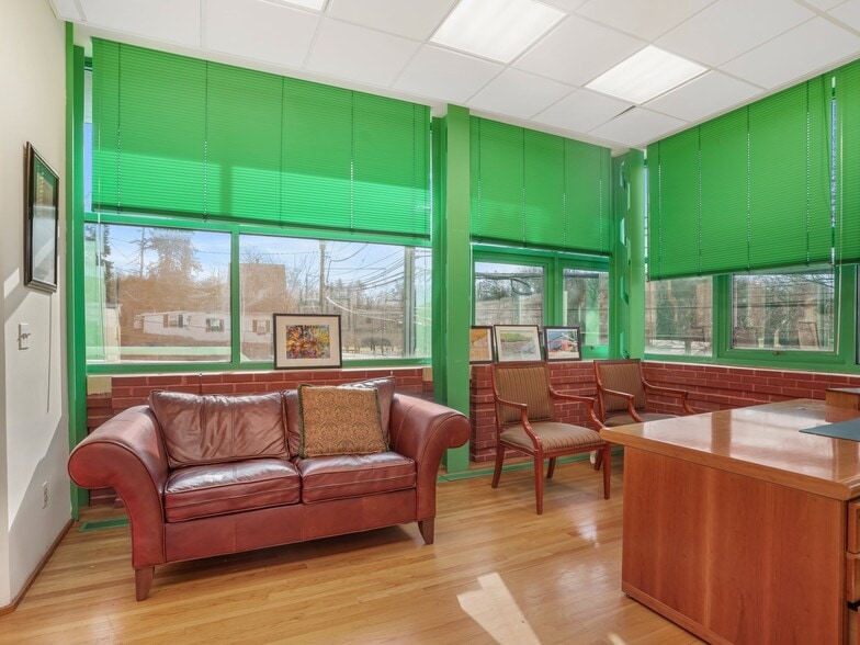 More Photos Of 263 Glenville Rd, Greenwich Storefront Retail Office For Lease