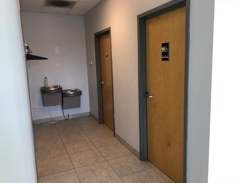 More Photos Of 9819 S Orange Blossom Trl, Orlando Industrial For Lease